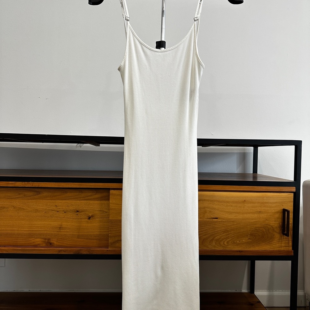 RUE LONDON Ribbed Maxi Slip Dress – Ivory